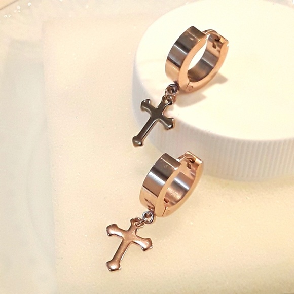 NEW Huggie Hoop Cathedral Cross Earrings - Picture 7 of 8